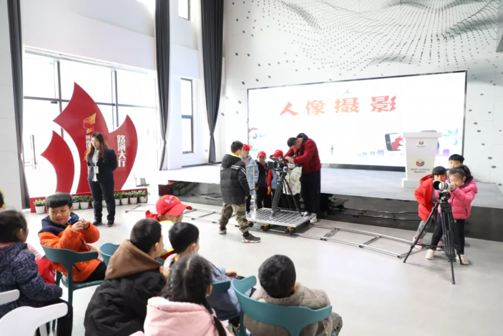 中原工業(yè)設(shè)計(jì)城舉辦小學(xué)生研學(xué)活動(dòng)：走進(jìn)設(shè)計(jì)“圈”，感受設(shè)計(jì)奧妙