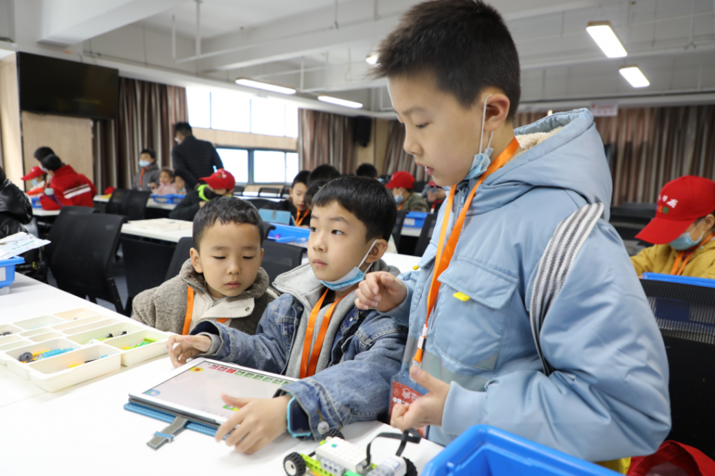 中原工業(yè)設(shè)計(jì)城舉辦小學(xué)生研學(xué)活動(dòng)：走進(jìn)設(shè)計(jì)“圈”，感受設(shè)計(jì)奧妙