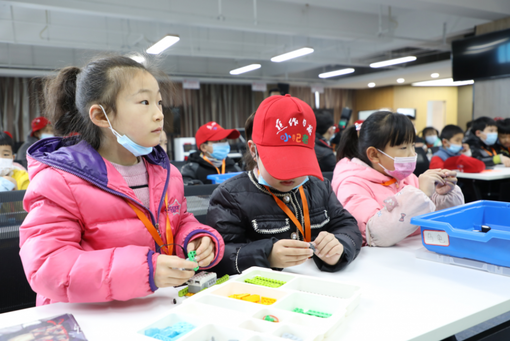 中原工業(yè)設(shè)計(jì)城舉辦小學(xué)生研學(xué)活動(dòng)：走進(jìn)設(shè)計(jì)“圈”，感受設(shè)計(jì)奧妙