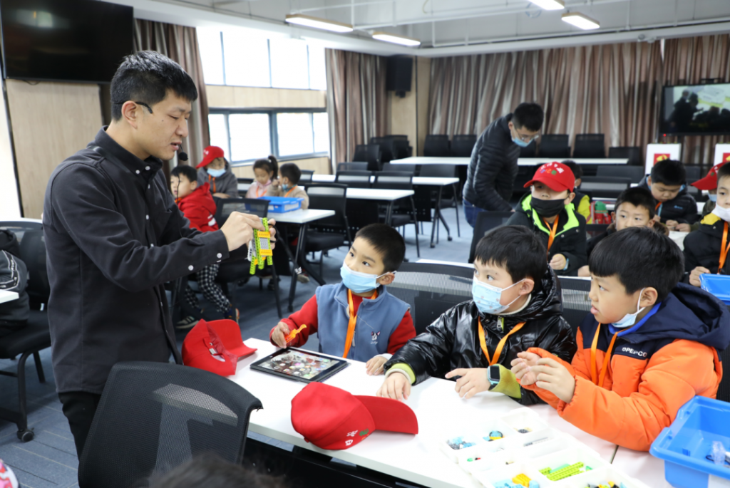 中原工業(yè)設(shè)計(jì)城舉辦小學(xué)生研學(xué)活動(dòng)：走進(jìn)設(shè)計(jì)“圈”，感受設(shè)計(jì)奧妙