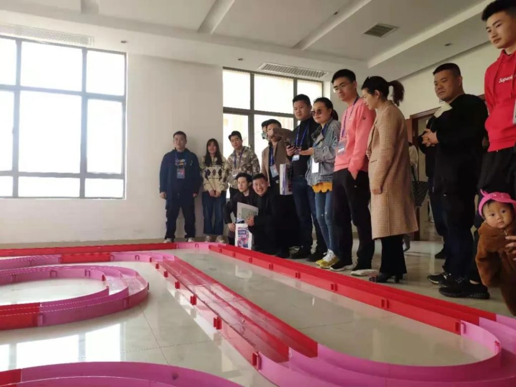 00余名省內(nèi)外校長(zhǎng)齊聚設(shè)計(jì)小鎮(zhèn)，為這一大動(dòng)作···"