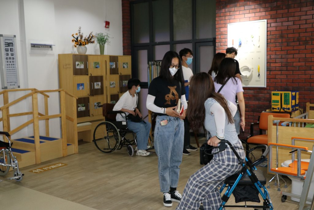 【察研觀設(shè)】山東建筑大學(xué)師生前來濟(jì)南國(guó)際創(chuàng)新設(shè)計(jì)產(chǎn)業(yè)園研學(xué)考察