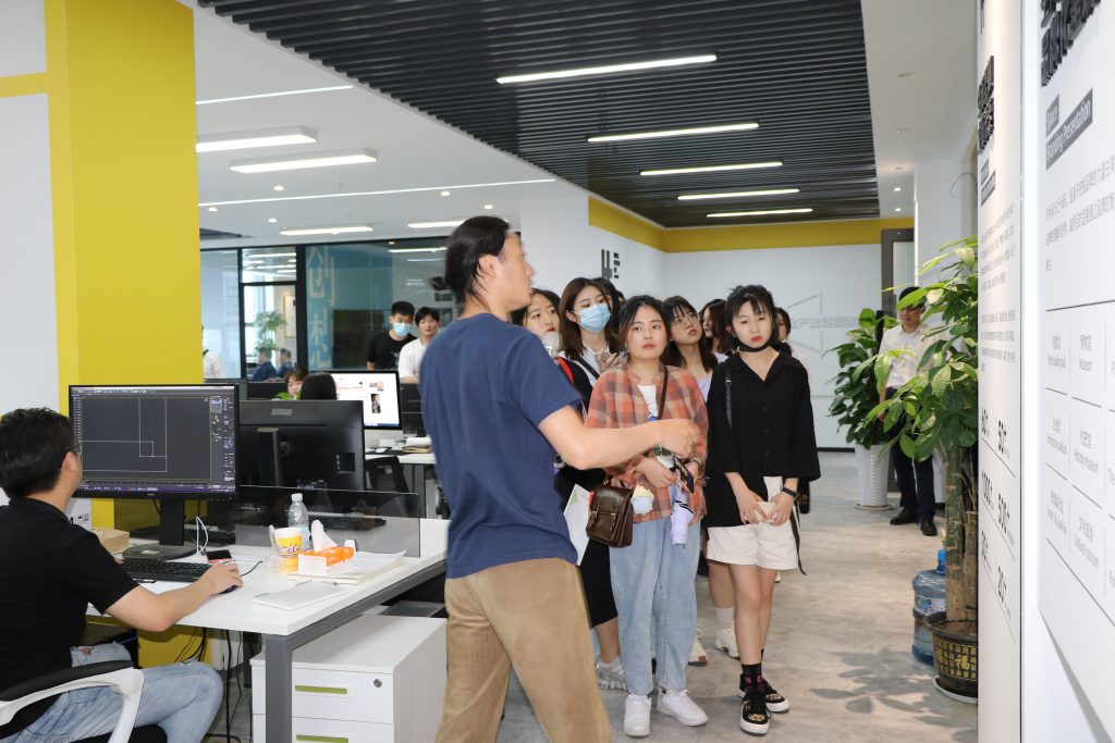 【察研觀設(shè)】山東建筑大學(xué)師生前來濟(jì)南國(guó)際創(chuàng)新設(shè)計(jì)產(chǎn)業(yè)園研學(xué)考察