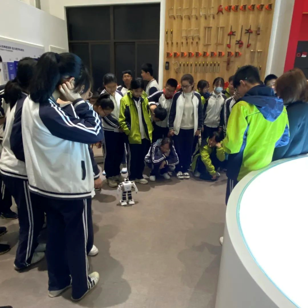 少年強則國強！掌起學子親密接觸人工智能