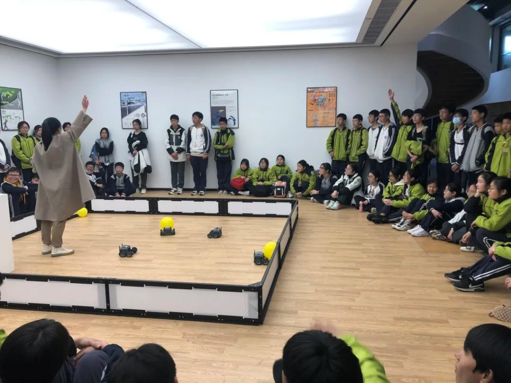 少年強則國強！掌起學子親密接觸人工智能