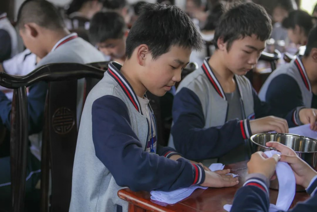 坎墩中學：科技擁抱自然，自然創造文化