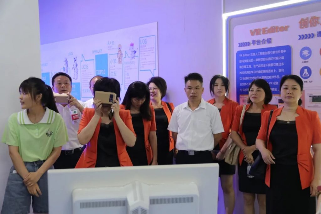 傳承紅色基因，豐城市政協(xié)走進(jìn)設(shè)計(jì)小鎮(zhèn)開(kāi)展“紅色走讀”活動(dòng)