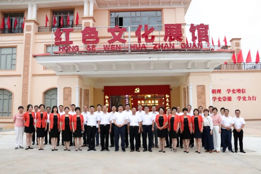 傳承紅色基因，豐城市政協(xié)走進(jìn)設(shè)計(jì)小鎮(zhèn)開(kāi)展“紅色走讀”活動(dòng)