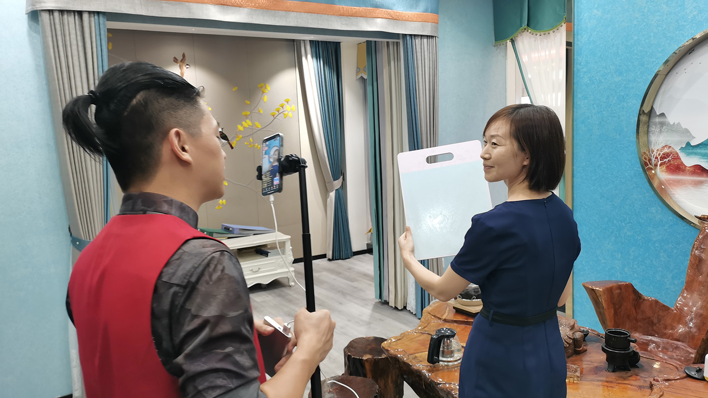拿來吧！我的寶藏家居 快手家裝垂類主播國慶約“惠”慧聰城