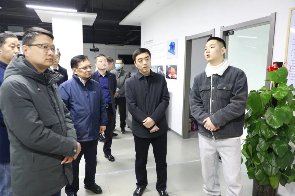 山陽區(qū)委常委、組織部長柴英杰到訪中原工業(yè)設(shè)計(jì)城參觀指導(dǎo)