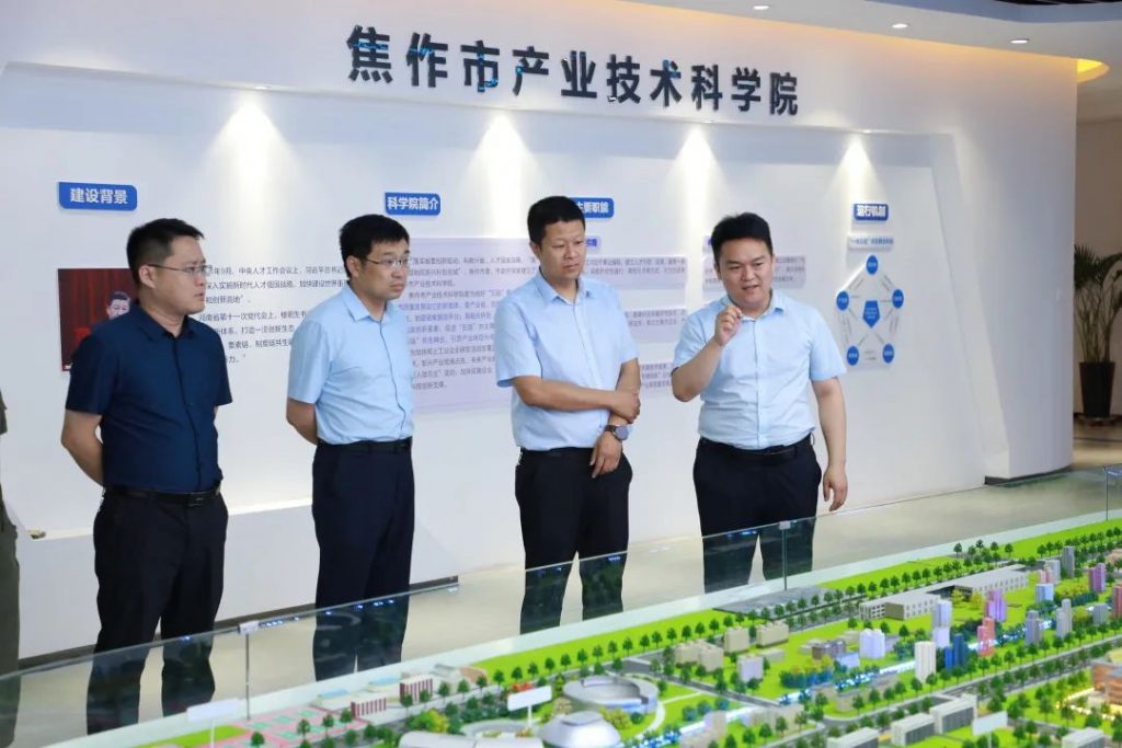 河南省發(fā)改委創(chuàng)新和高技術(shù)發(fā)展處副處長陳陸陽一行蒞臨設(shè)計(jì)城參觀調(diào)研