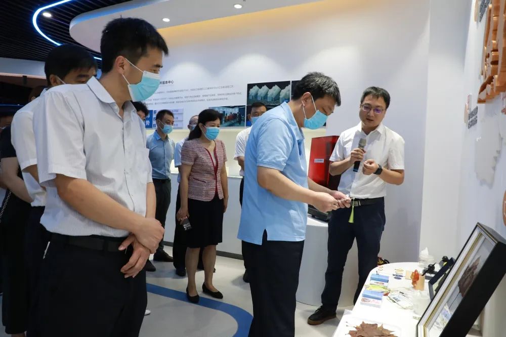 焦作市委常委、統戰部部長董炳麓一行蒞臨設計城參觀調研