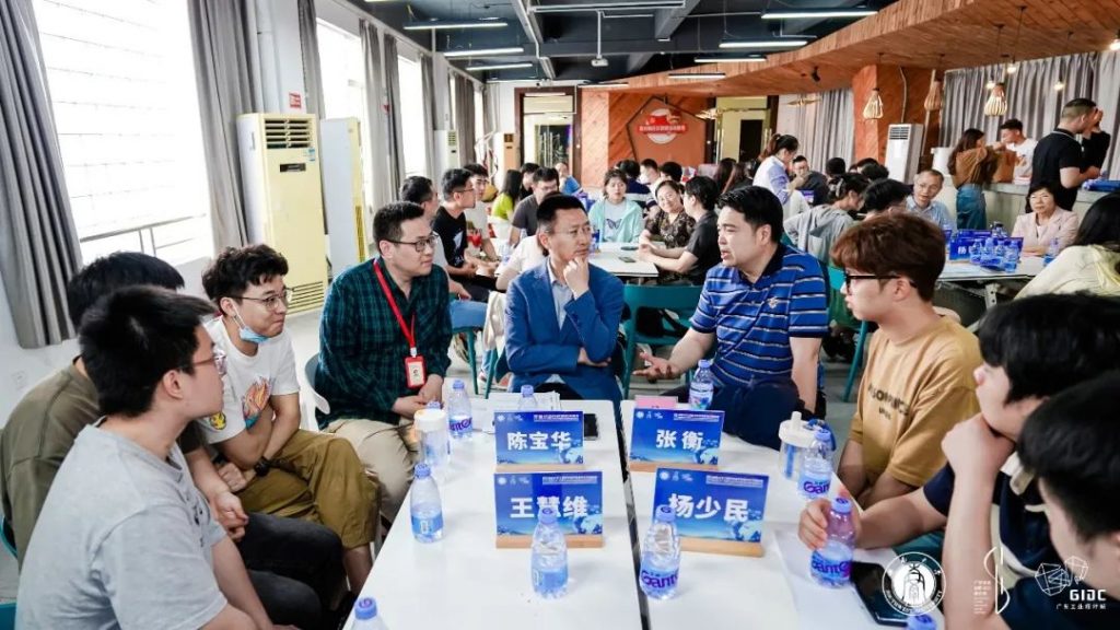 西南大學(xué)專業(yè)學(xué)位導(dǎo)師培訓(xùn)暨順德校企聯(lián)合培養(yǎng)對(duì)接大會(huì)走進(jìn)設(shè)計(jì)城