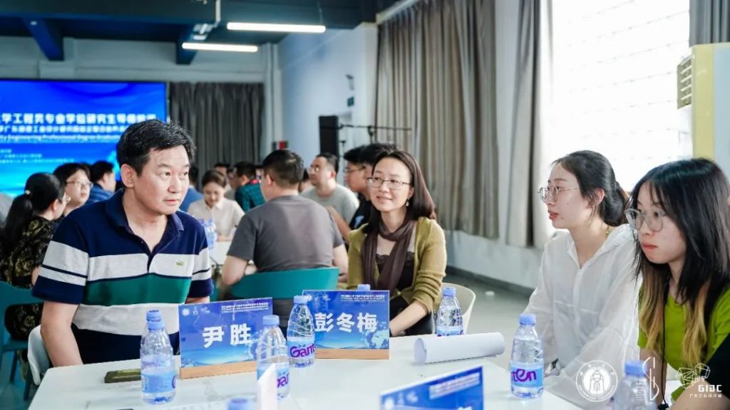 西南大學(xué)專業(yè)學(xué)位導(dǎo)師培訓(xùn)暨順德校企聯(lián)合培養(yǎng)對(duì)接大會(huì)走進(jìn)設(shè)計(jì)城