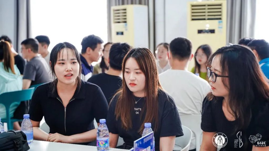 西南大學(xué)專業(yè)學(xué)位導(dǎo)師培訓(xùn)暨順德校企聯(lián)合培養(yǎng)對(duì)接大會(huì)走進(jìn)設(shè)計(jì)城