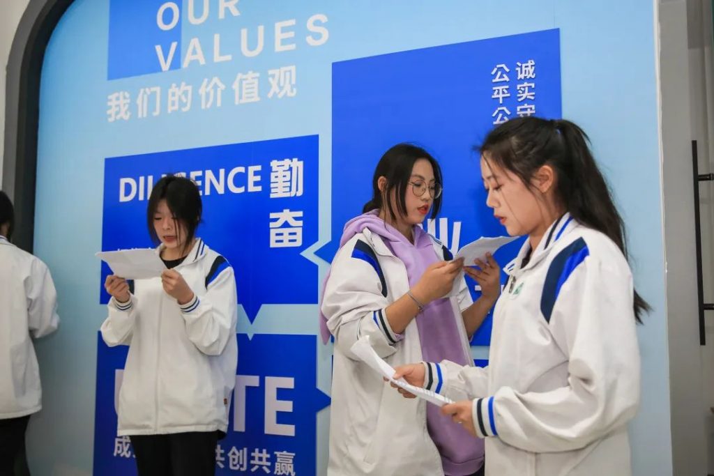 集結(jié)未來星主播！佛山首個(gè)互聯(lián)網(wǎng)營(yíng)銷師聯(lián)合培養(yǎng)基地開班