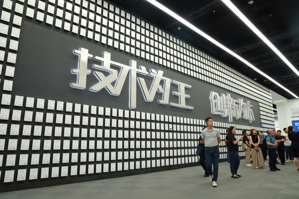 “漫走設計”打卡深圳 探索設計之都的創新密碼